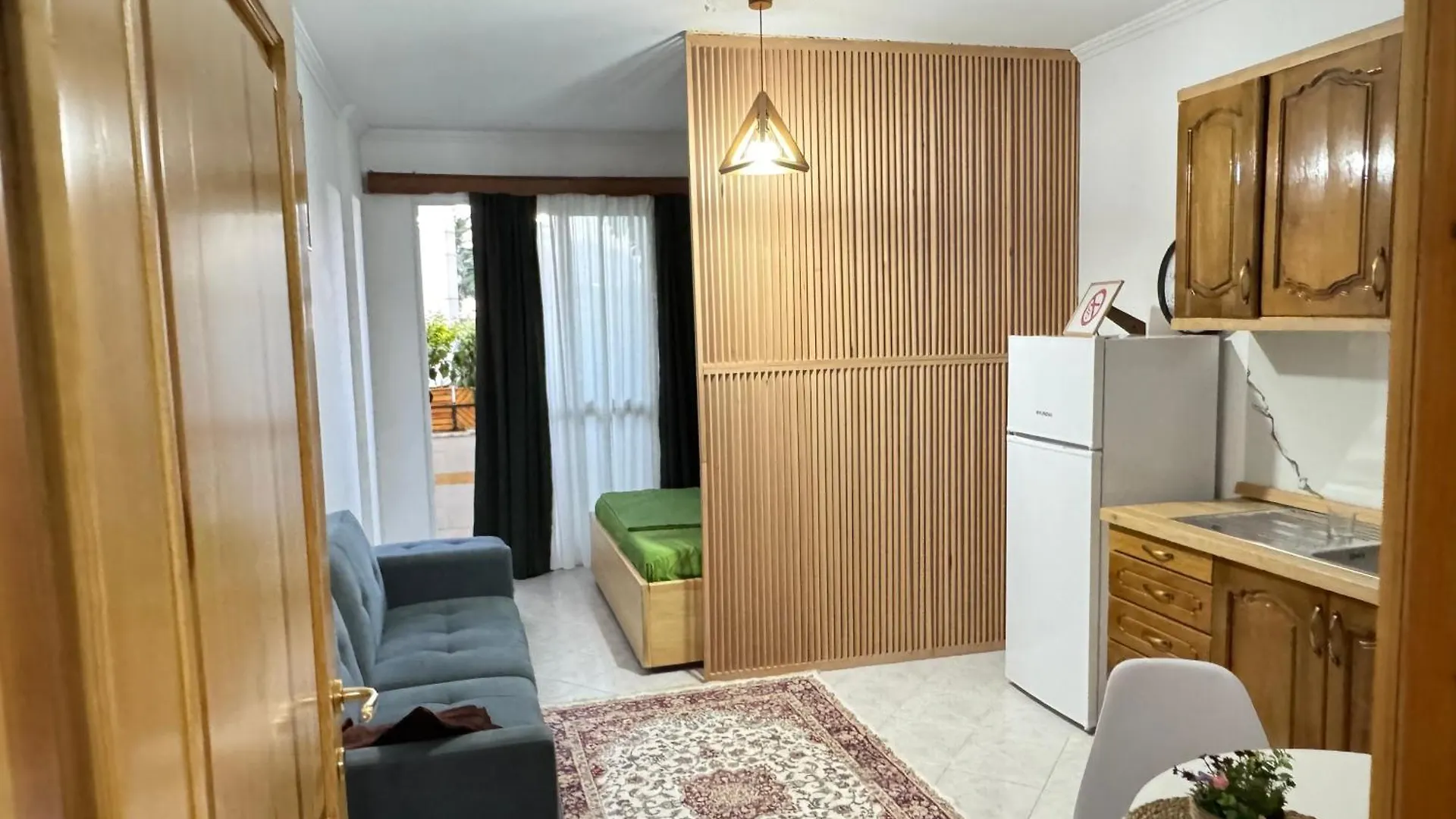 Daire Bright Studio, Astir Tirane