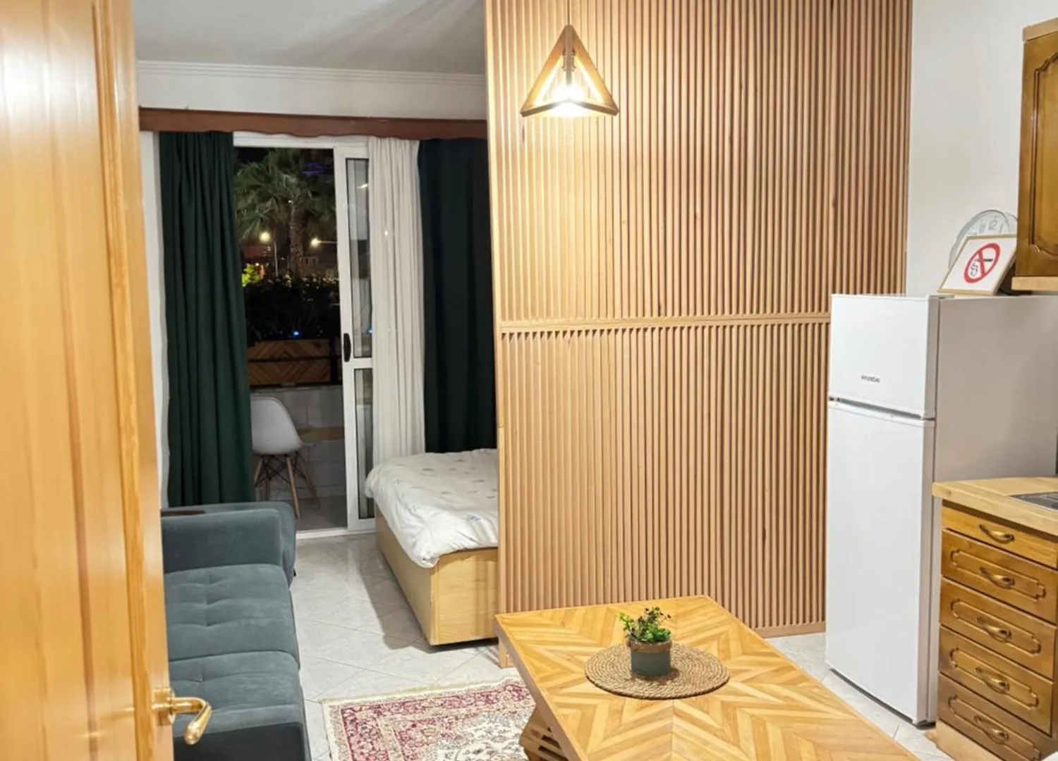 Bright Studio, Astir Tirane
